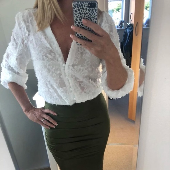 White Casual Textured Shirt Button Up Down Floral - Picture 16 of 16